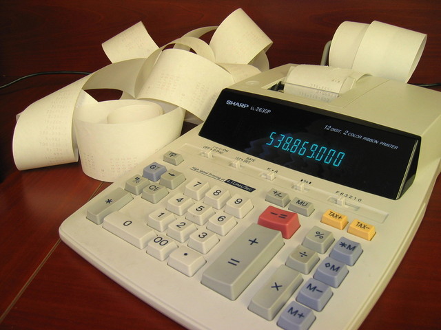 accounting-calculator-1-1241522-640x480